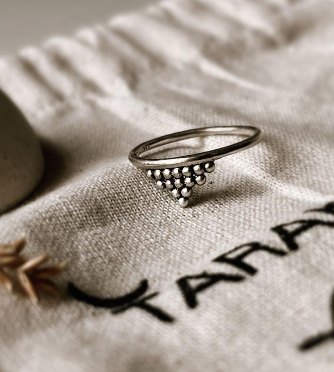 Teekona sterling silver ring