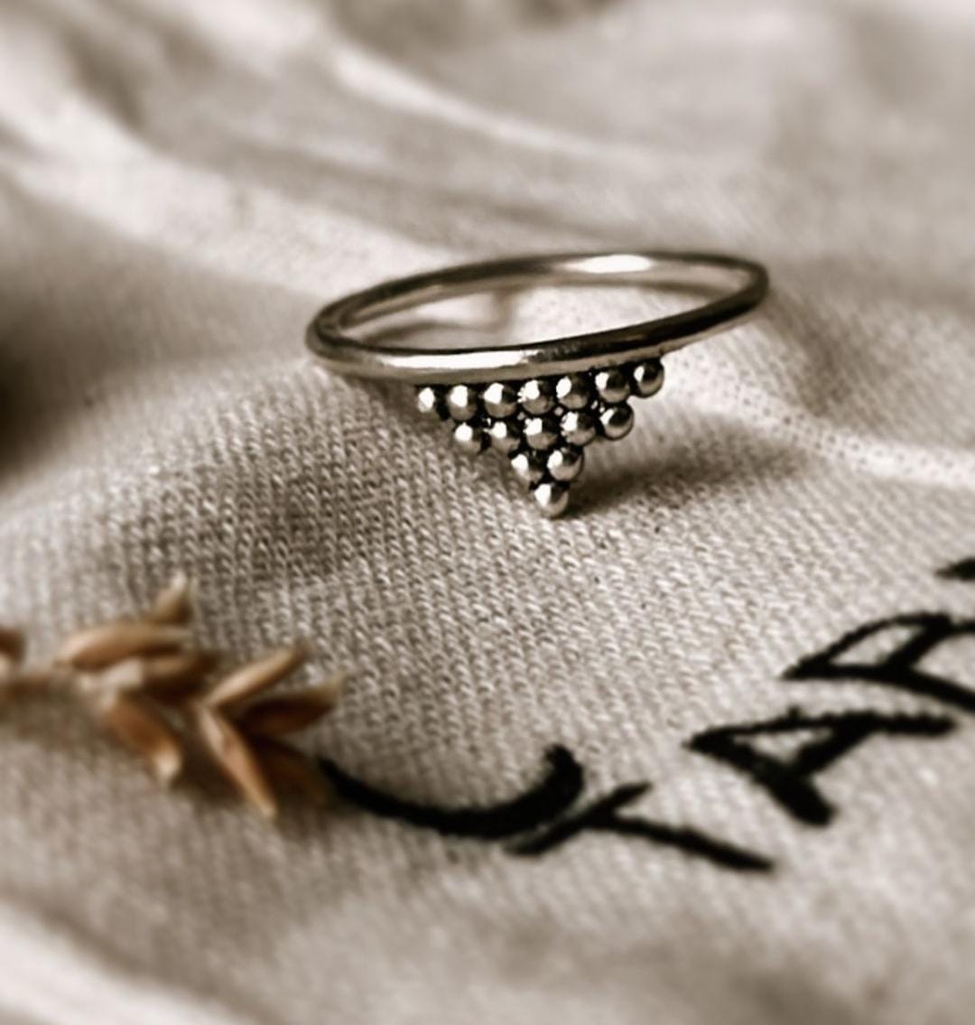 Charming Teekona design ring in sterling silver