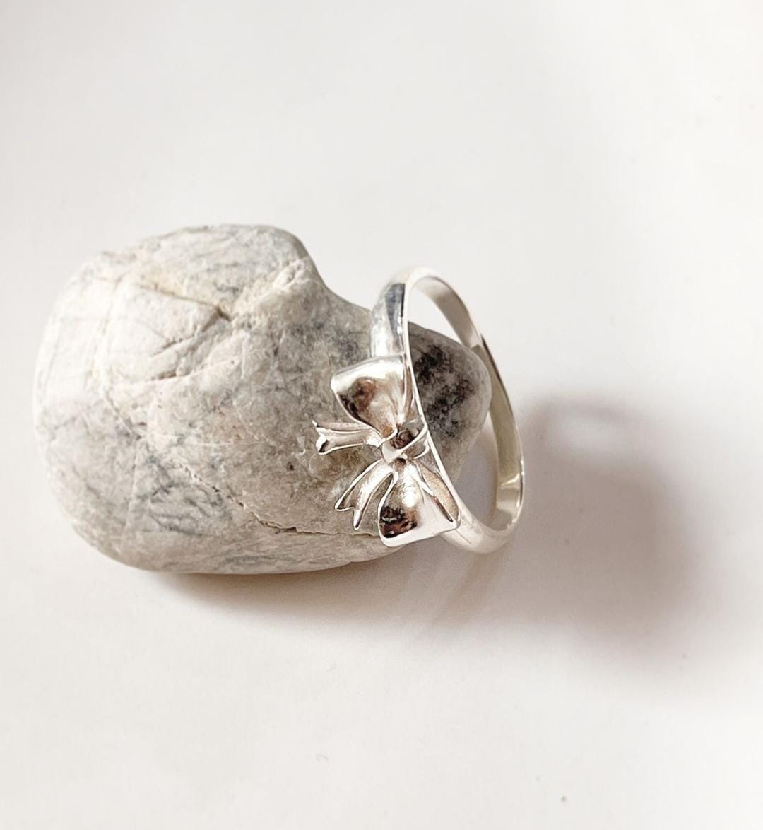 Elegant Silver Ring with Bow Design