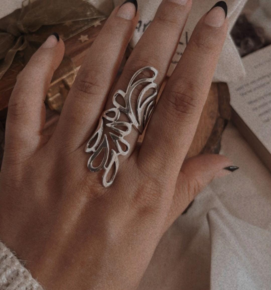 Boho-inspired Bali leaf silver ring with natural charm.