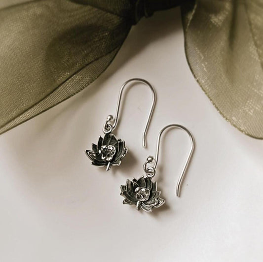 Minimalist lotus-shaped silver earrings