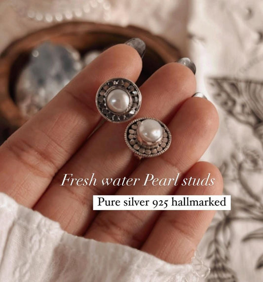 Charming Round Fresh Water Pearl Antique 925 sterling silver Studs