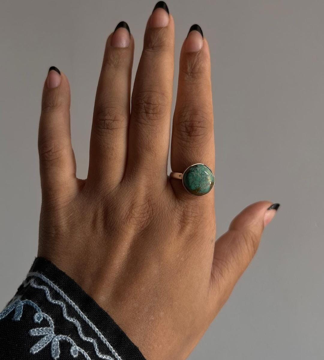 Timeless big Tibet turquoise ring in sterling silver with vibrant gemstone.