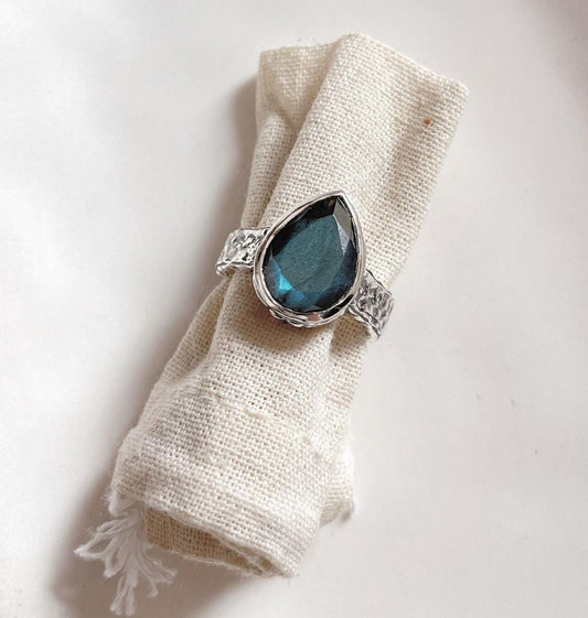 Labradorite Rustic Pear Hammered Band Silver Ring