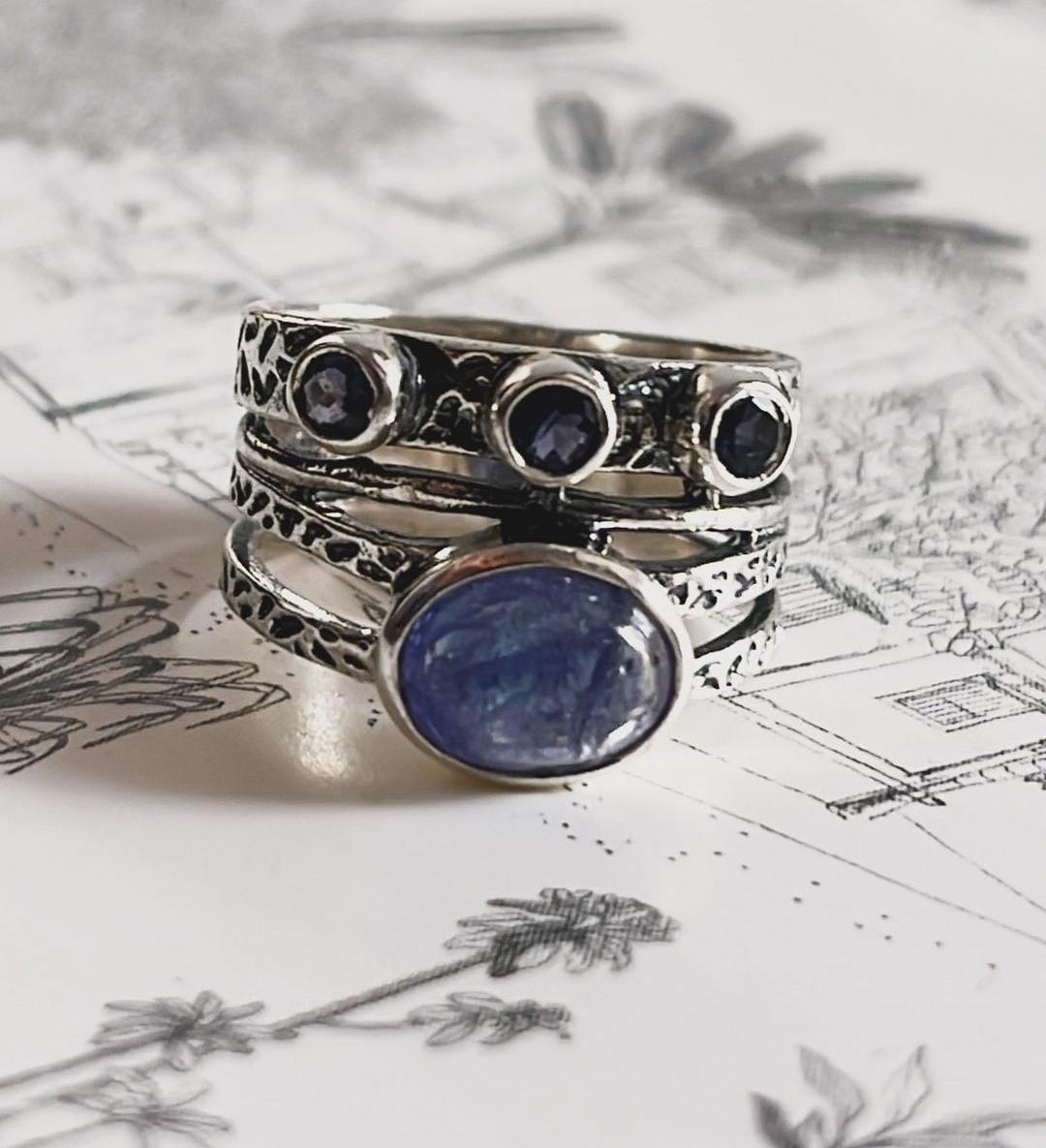 Trendy tanzanite rustic stone ring with silver band