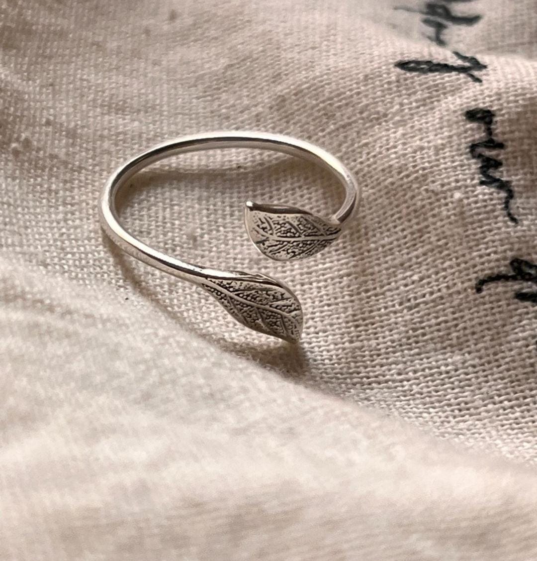 Elegant adjustable silver ring with leafy design