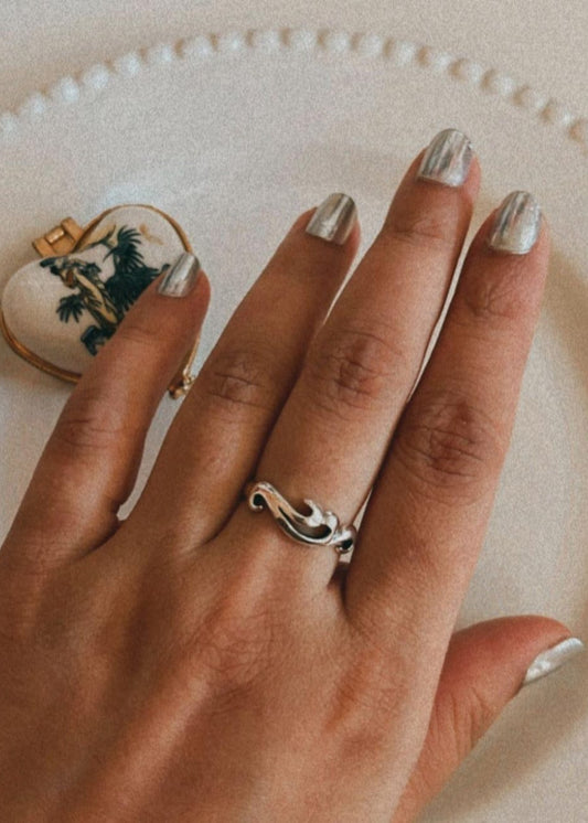 Elegant 925 Sterling silver ring with wave motif design