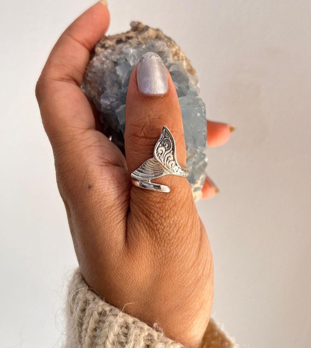 Elegant fish tail silver ring with intricate detailing