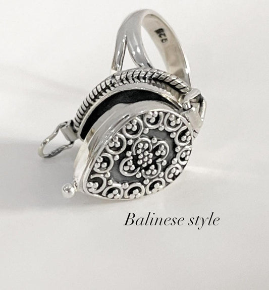 Elegant Plain Antique Poison Ring in Silver