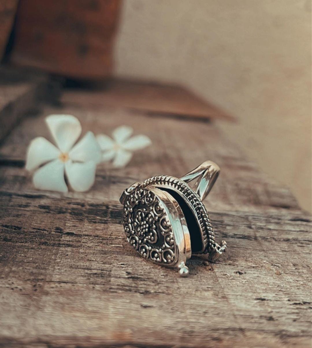Plain Antique Poison Storage Silver Ring