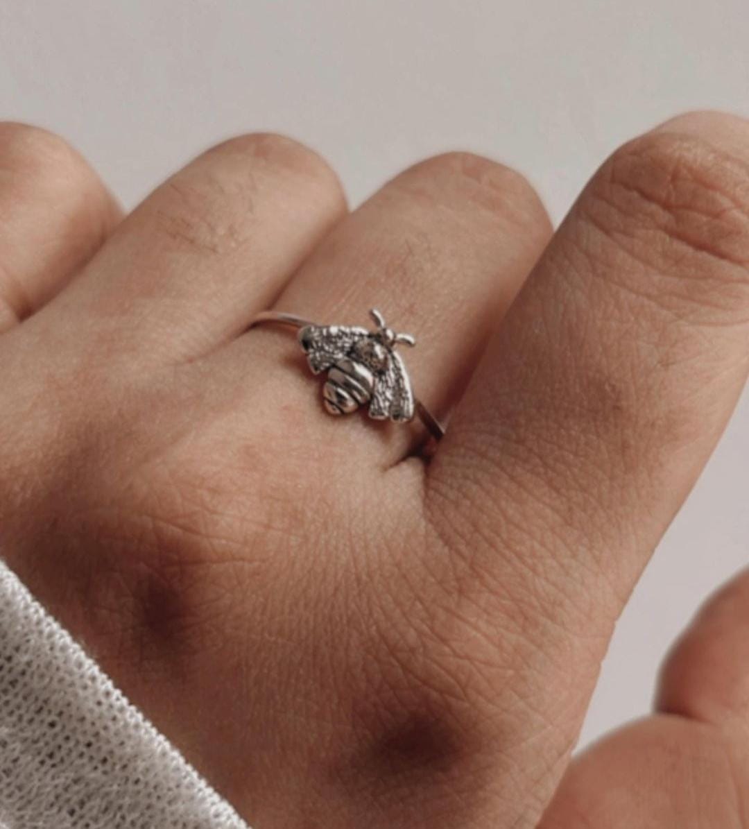 Exquisite big bee design silver ring with intricate features.