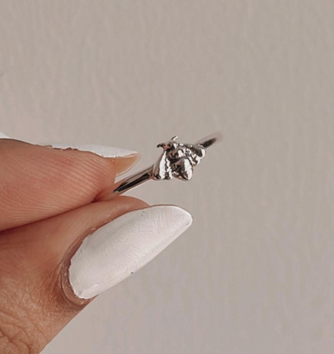 Elegant large bee-shaped silver ring with fine detailing.