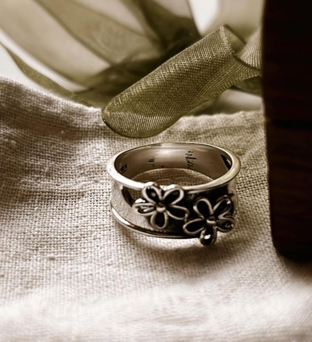 Sterling Silver 3D Floral Band Ring for Nature Lovers