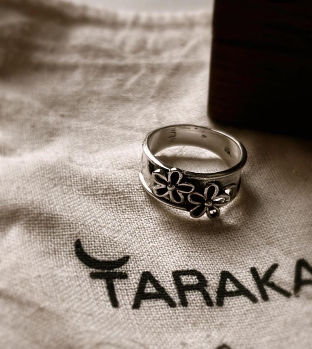 Floral Cut Out Design Silver Band Ring 
