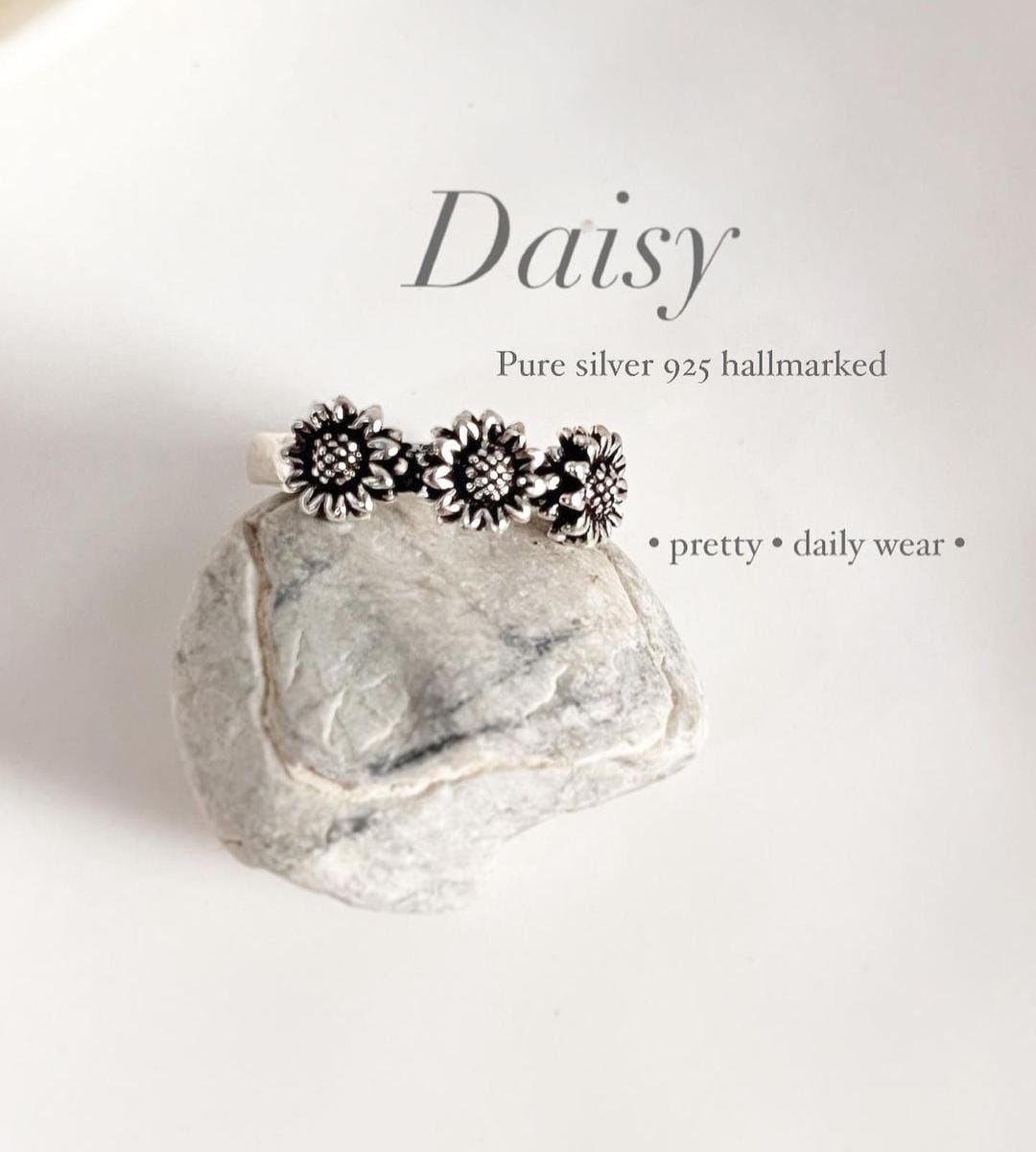 3 Daises Silver Ring