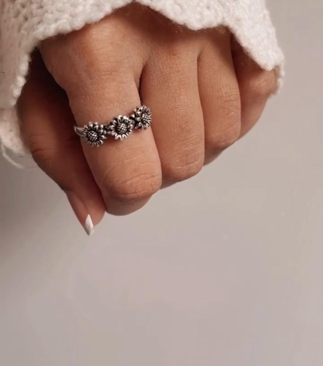 Silver Ring with 3 Daisies for Floral Style 