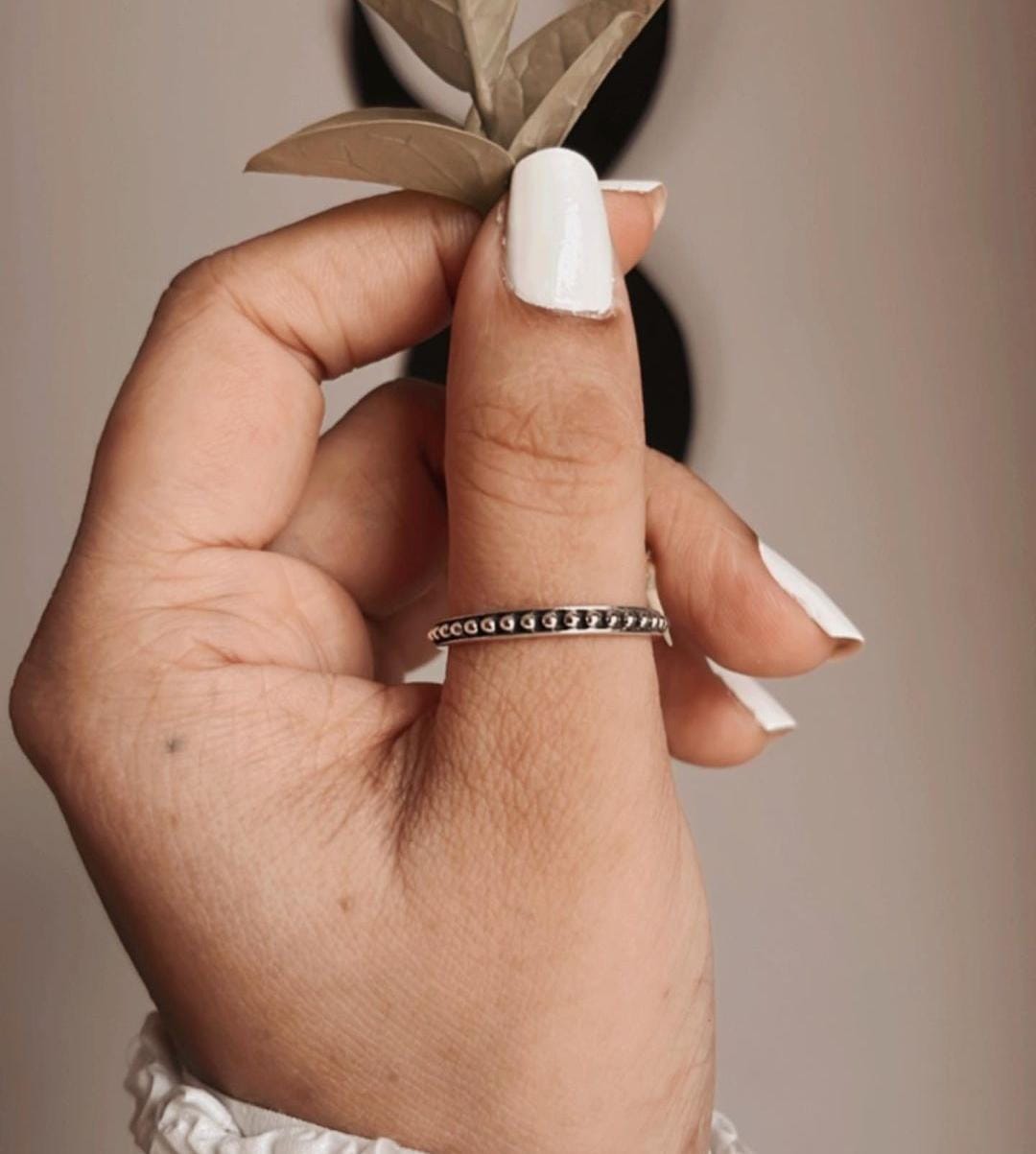 Elegant Rawa Silver Band Ring