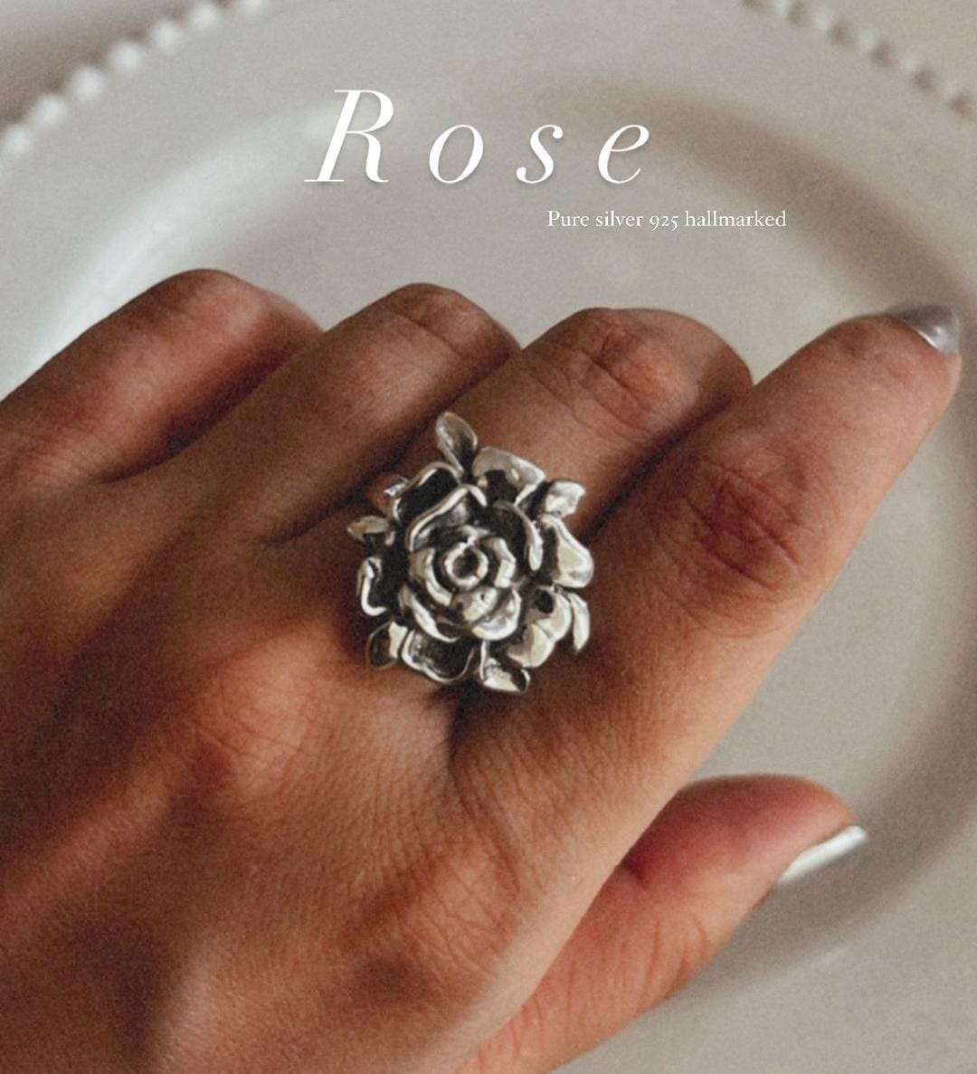 Chunky rose silver ring with intricate rose design