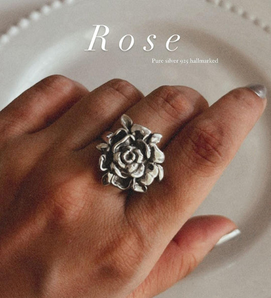 Chunky rose silver ring with intricate rose design