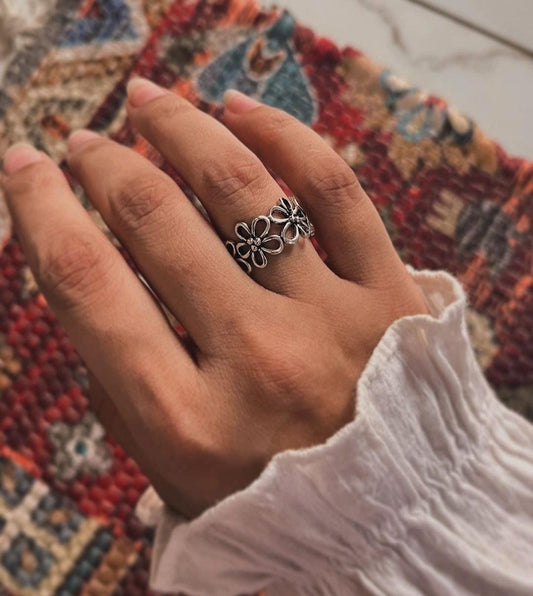 Sleek Adjustable Silver Ring with Bloom Floral Pattern