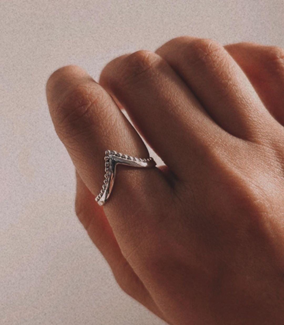 Chic V Rawa stackable silver ring for layering