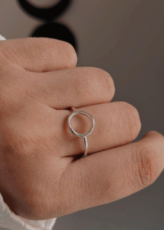 925 Sterling Silver Ring with Minimalist Circle Design