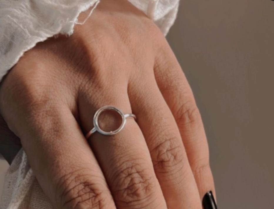 Elegant Open Circle Ring in Sterling Silver