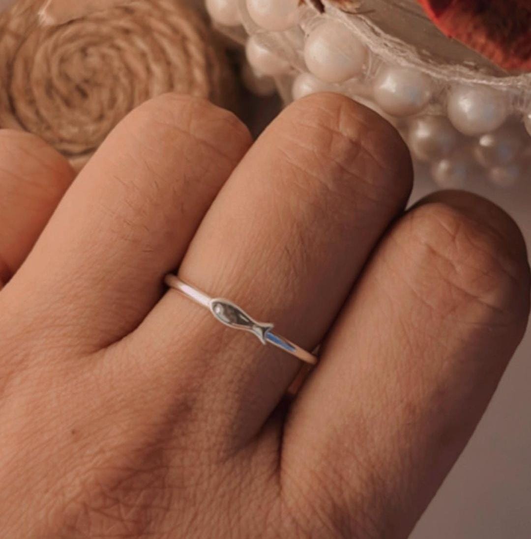 Timeless fish silver ring featuring a sleek and polished finish