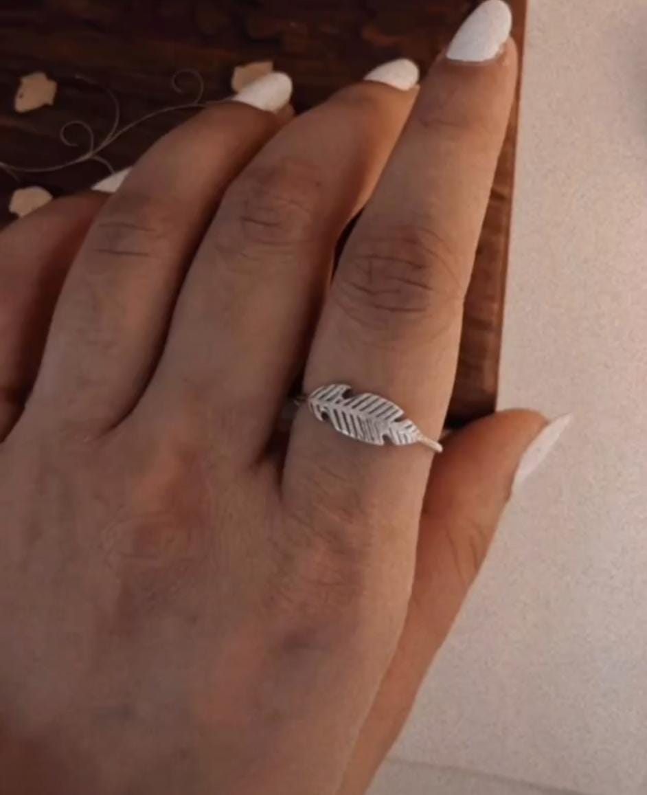Minimalist silver band with feather detail
