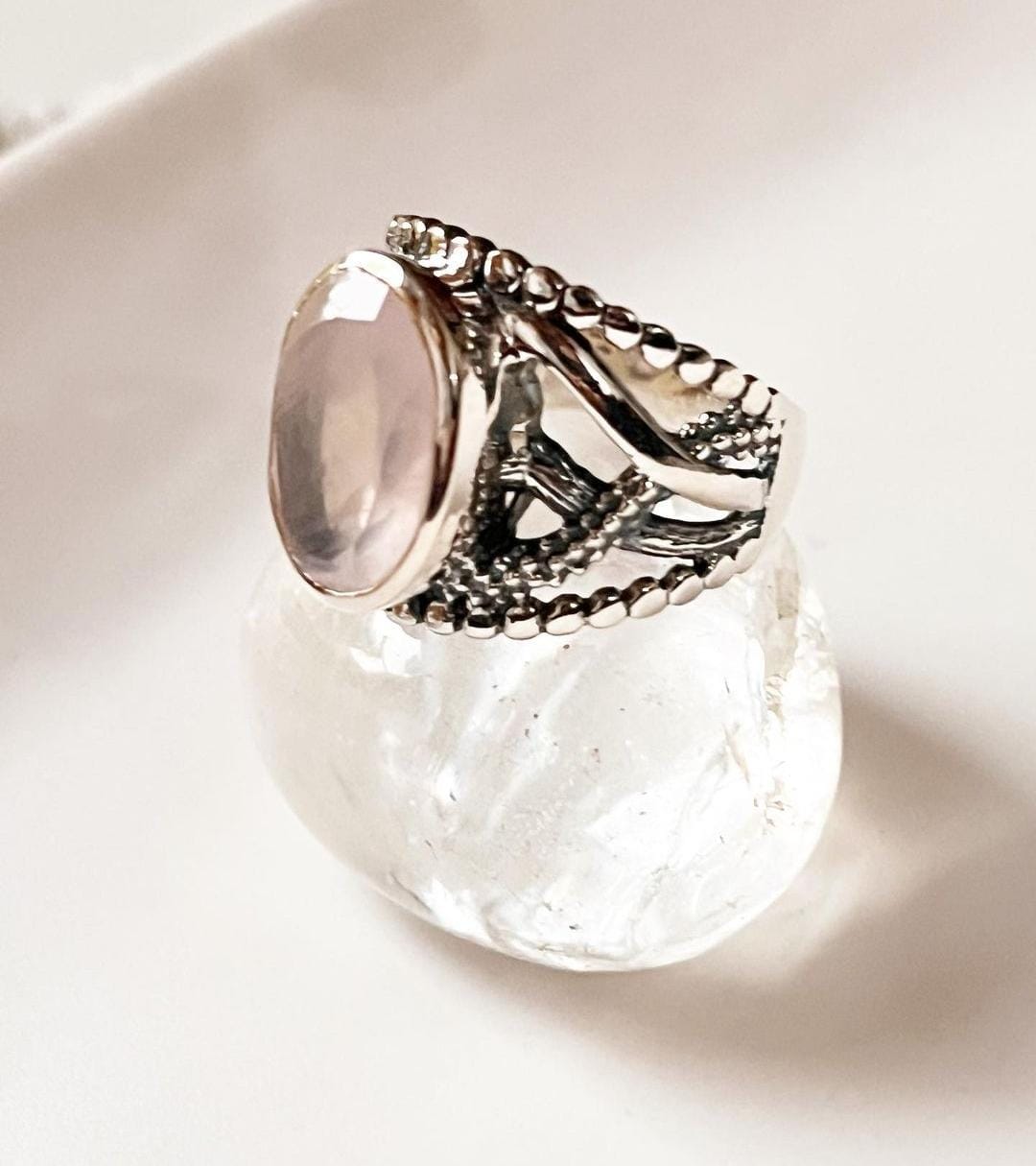 Timeless rose quartz ring in sterling silver for a bold look