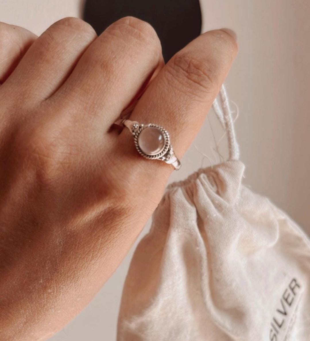 Rose quartz round boho silver ring with vintage design