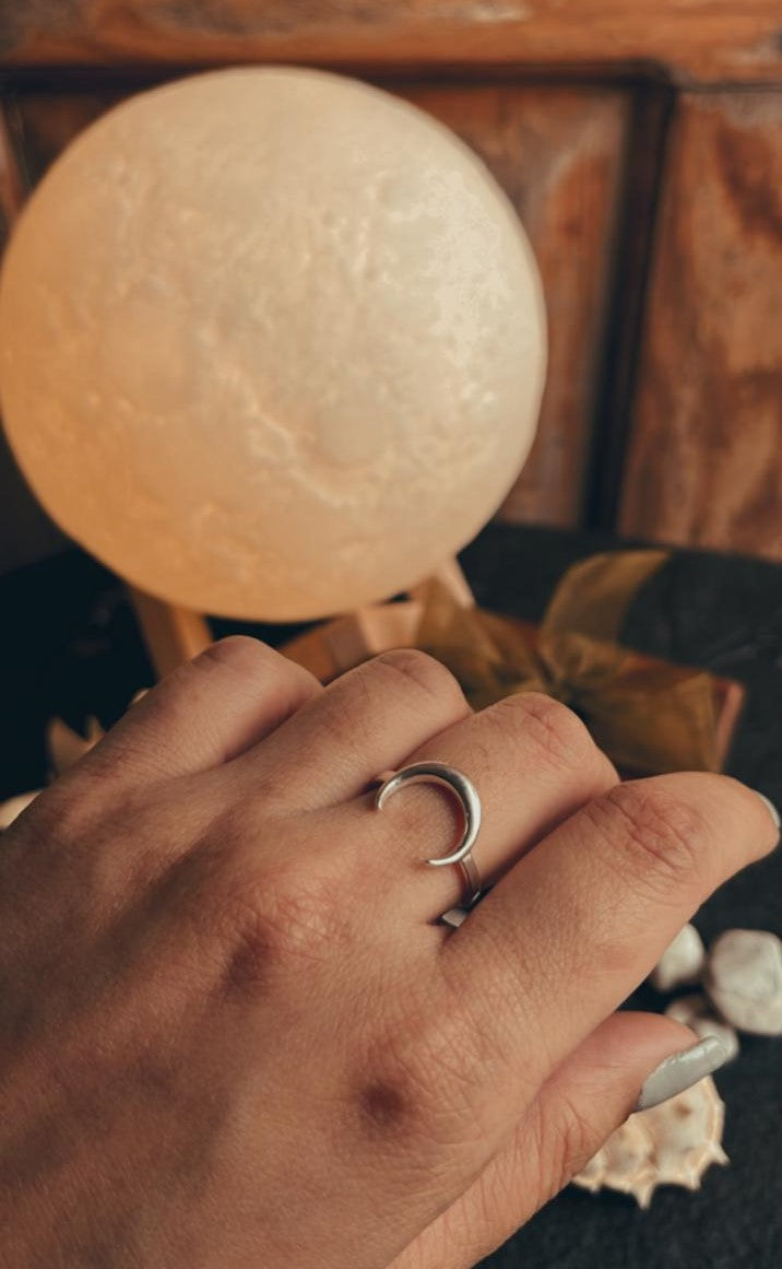 Timeless Crescent Moon Ring in Silver