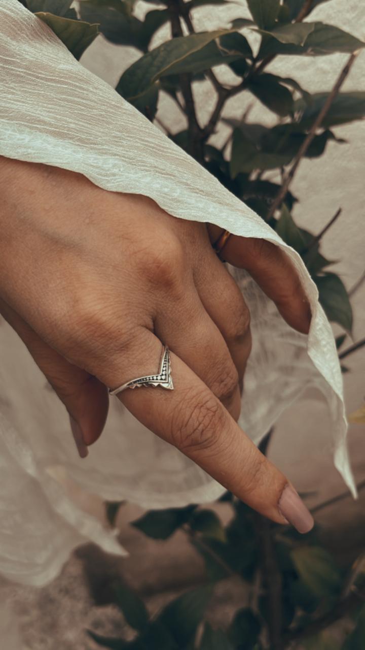Trendy V Boho stackable ring in silver