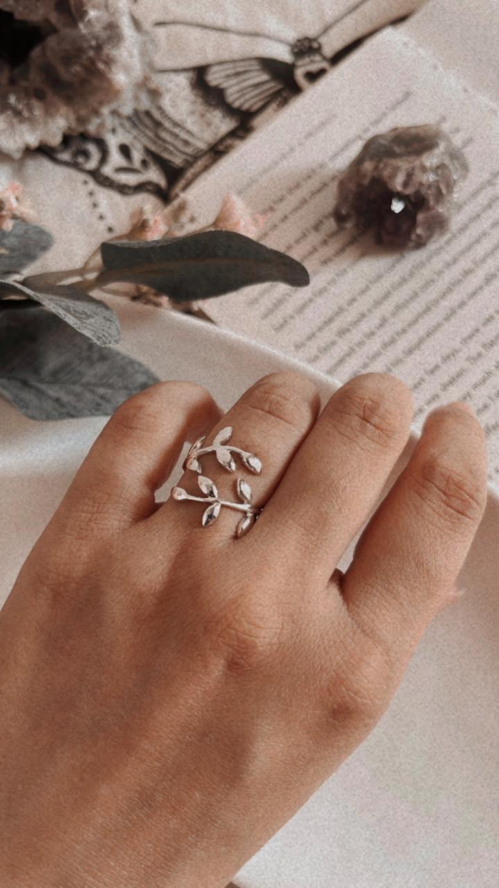 Adjustable silver ring with willow leaf design
