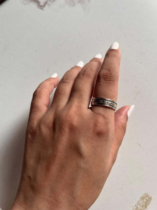 Versatile floral spinner silver ring ideal for casual or formal wear
