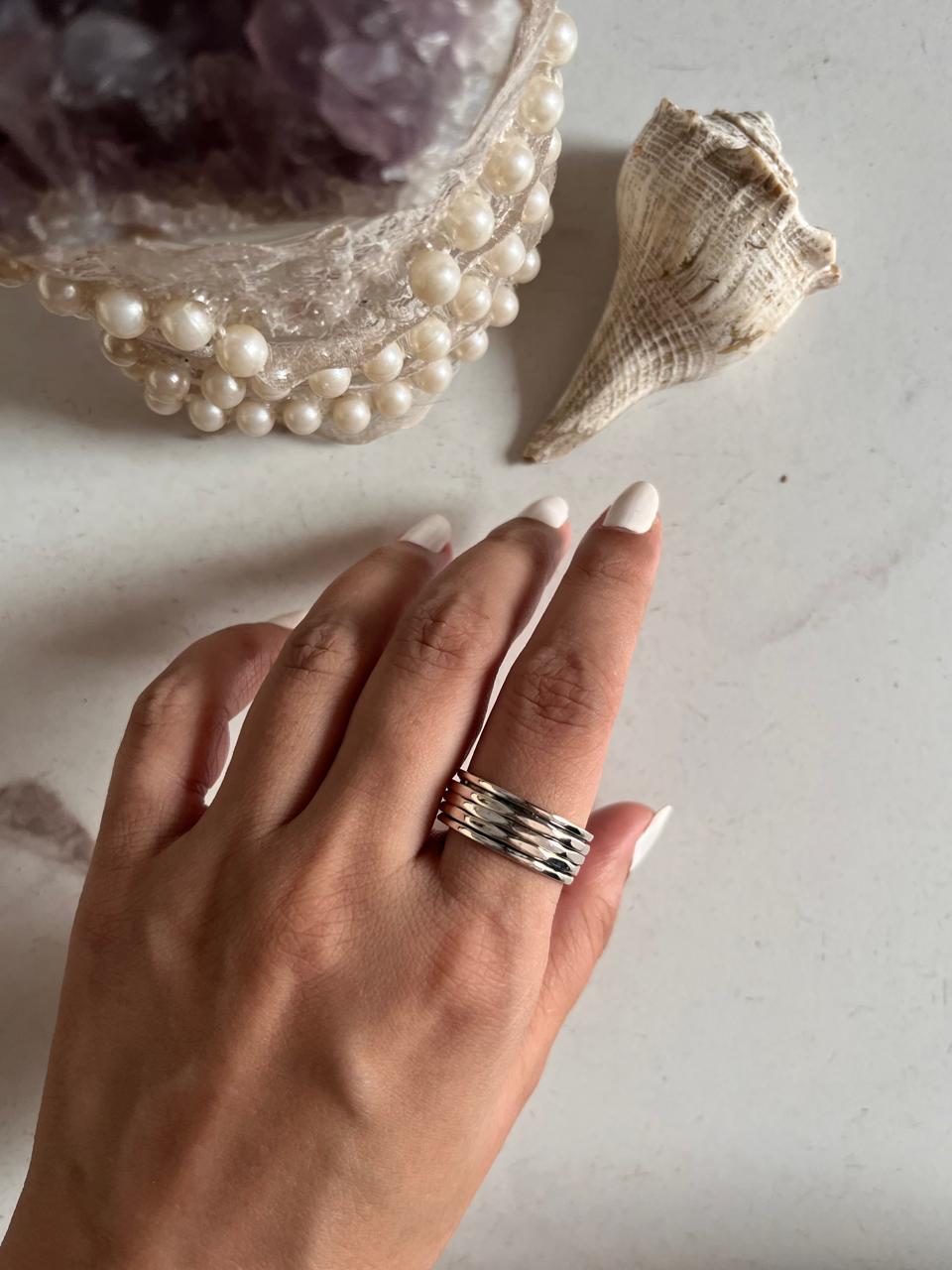 Sleek hammered silver spinner ring design