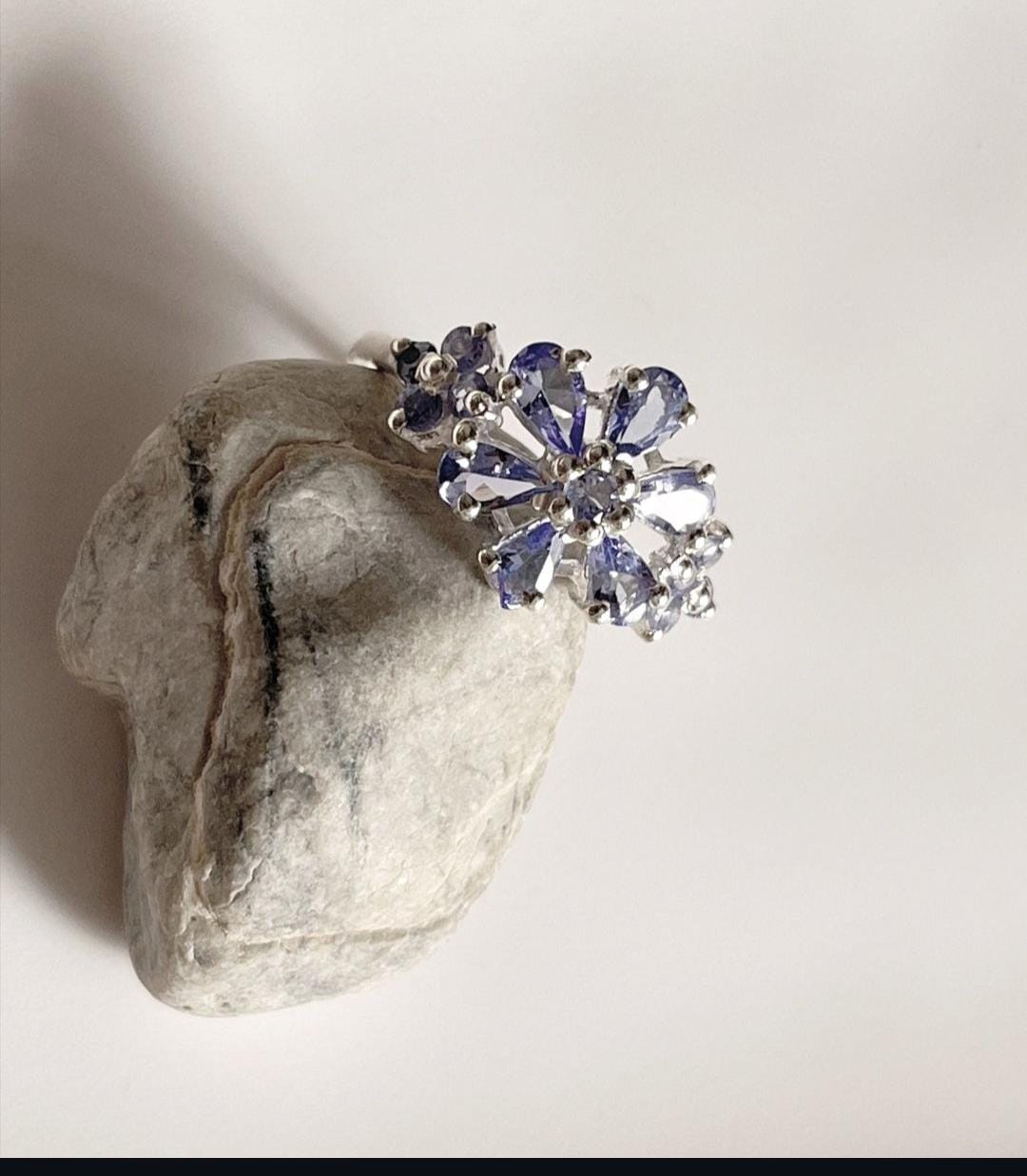 Handcrafted tanzanite flower 2 ring with silver band