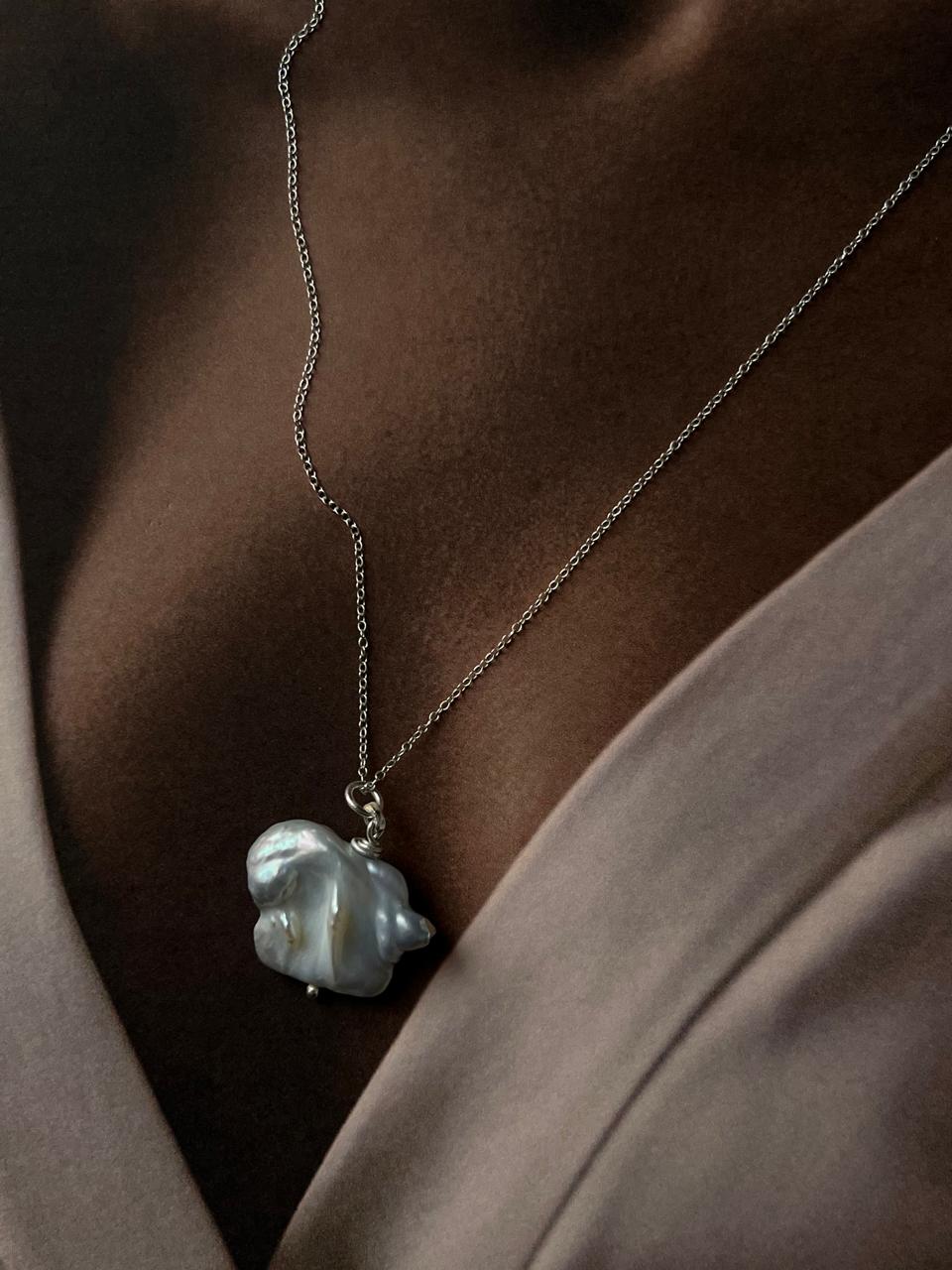 Baroque pearl 4 necklace in sterling silver, offering a luxurious and unique design.