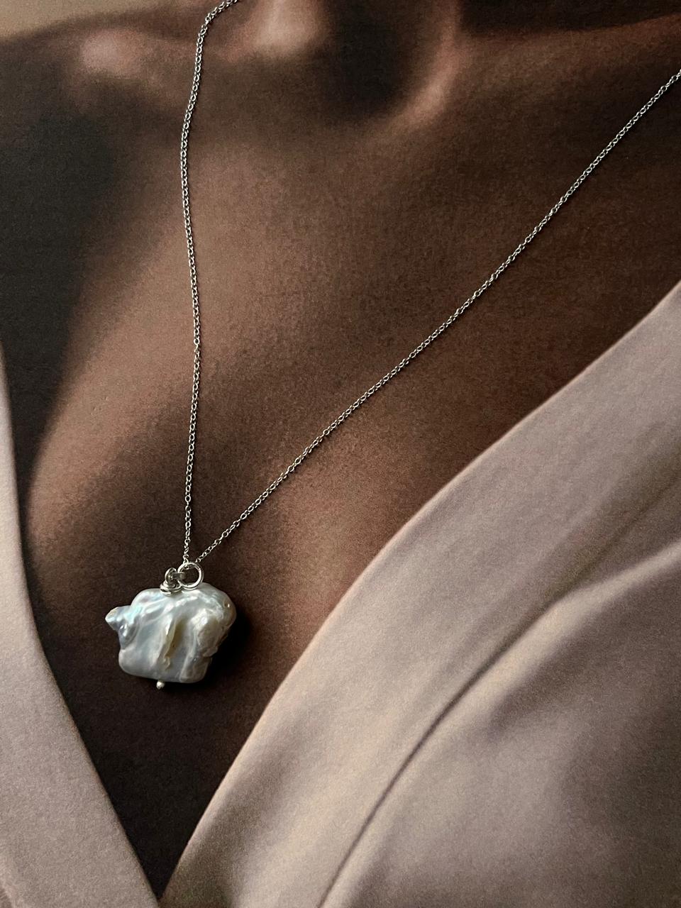 Chic Baroque pearl 4 necklace with four organic pearls set in sterling silver.