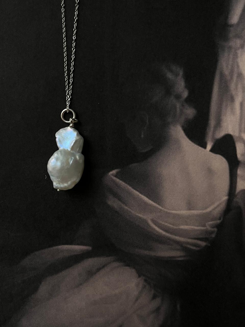 Chic Baroque pearl 3 necklace with three organic pearls set in sterling silver.