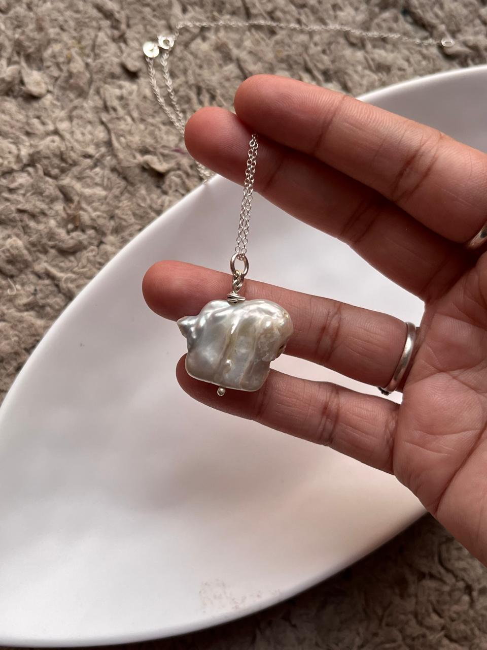Classic silver necklace featuring four Baroque pearls with natural elegance.