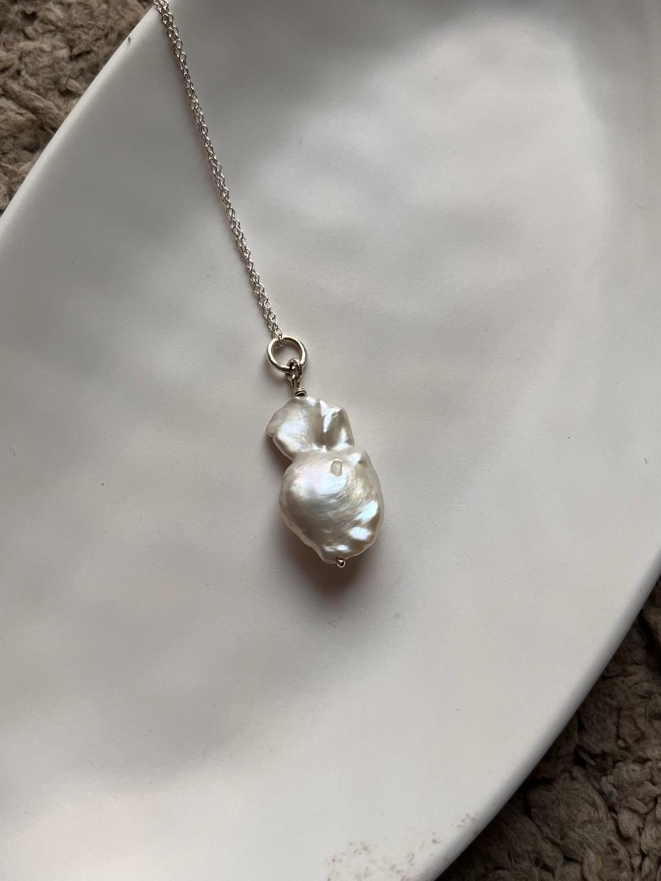 Handcrafted Baroque pearl 3 necklace showcasing three stunning pearls.