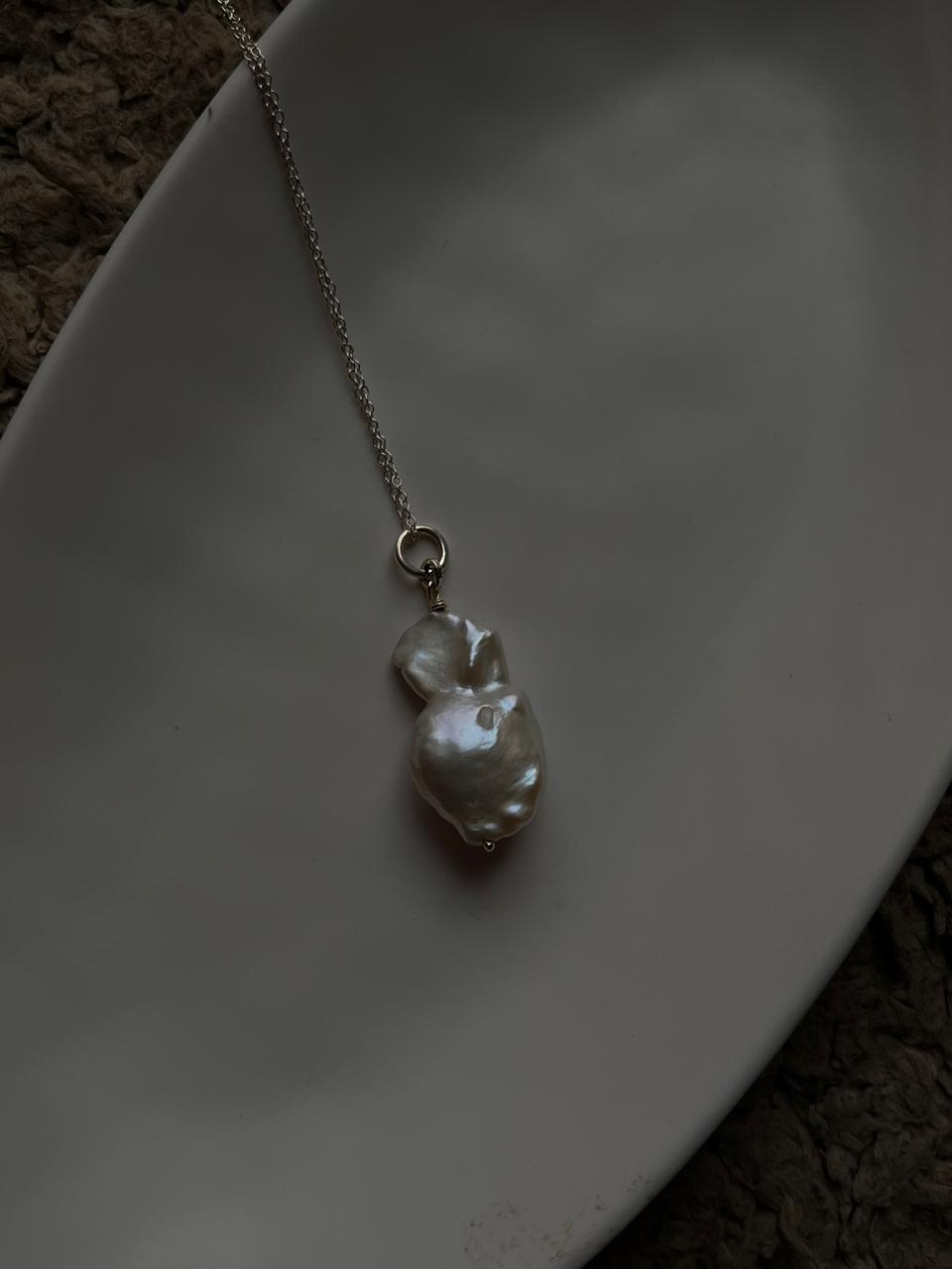 Chic Baroque pearl 3 necklace with three organic pearls set in sterling silver.