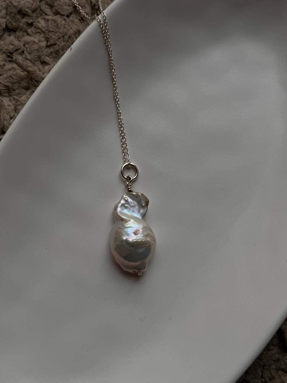 Baroque pearl 3 necklace in sterling silver, offering a beautiful and timeless design.