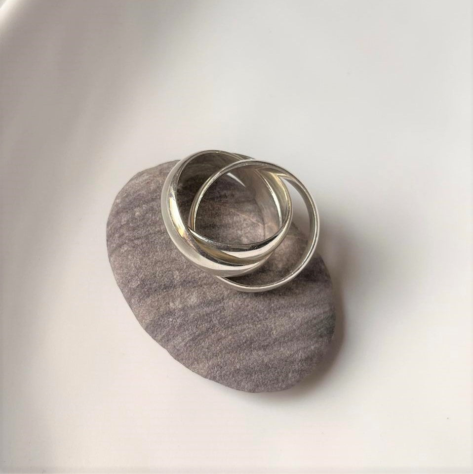 Chunky silver ring with three interlinked rolling bands