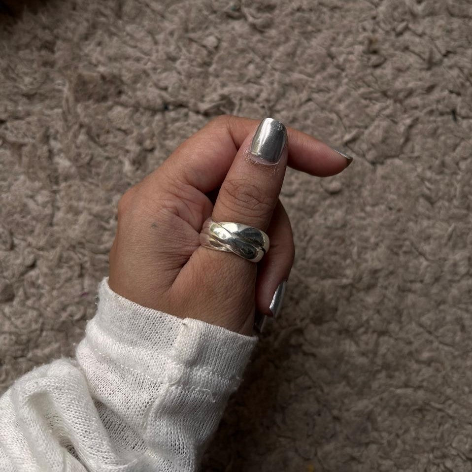 Elegant silver ring featuring three interlinked rolling bands