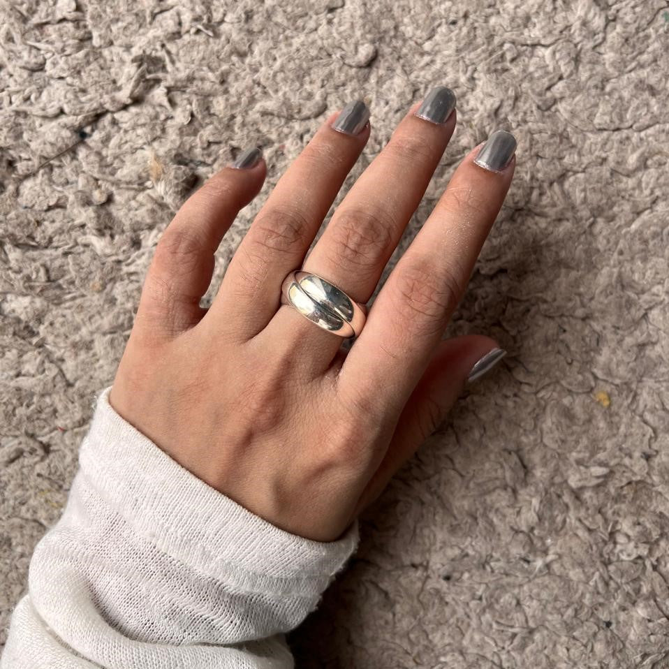 Chunky 3 band silver ring with interlinked design for a modern look