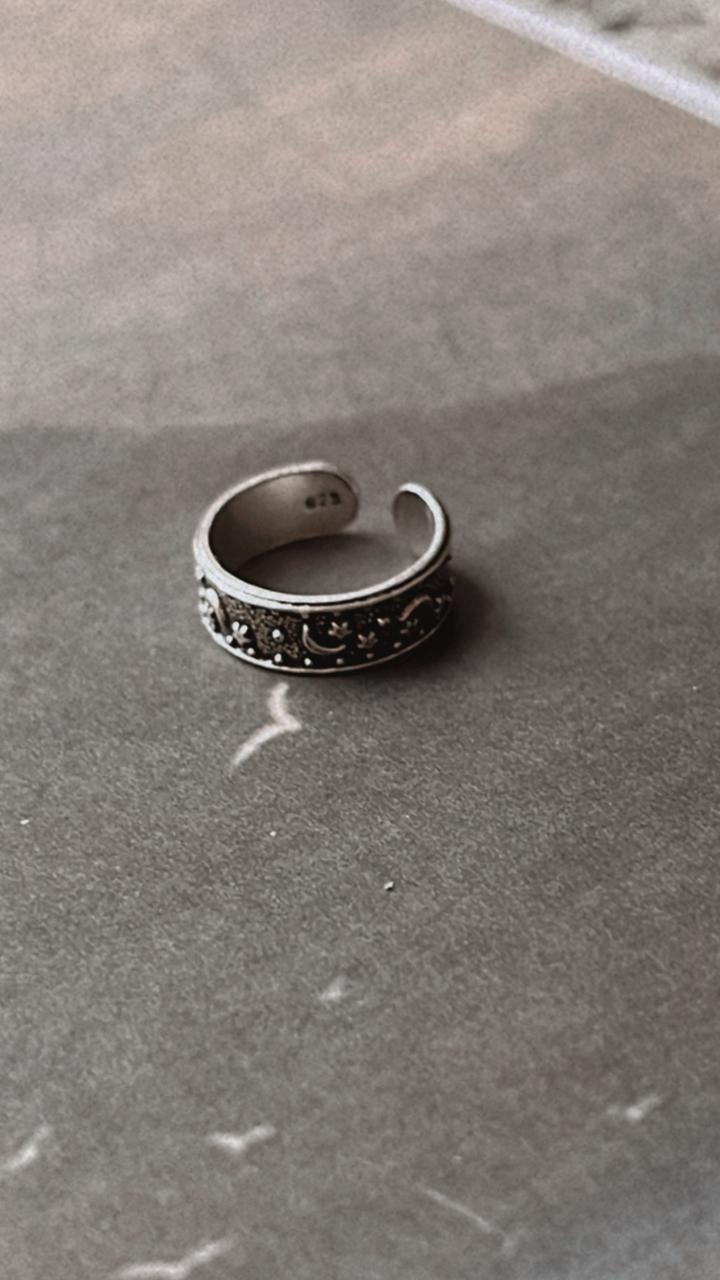 Charming star moon silver ring for mid or little finger