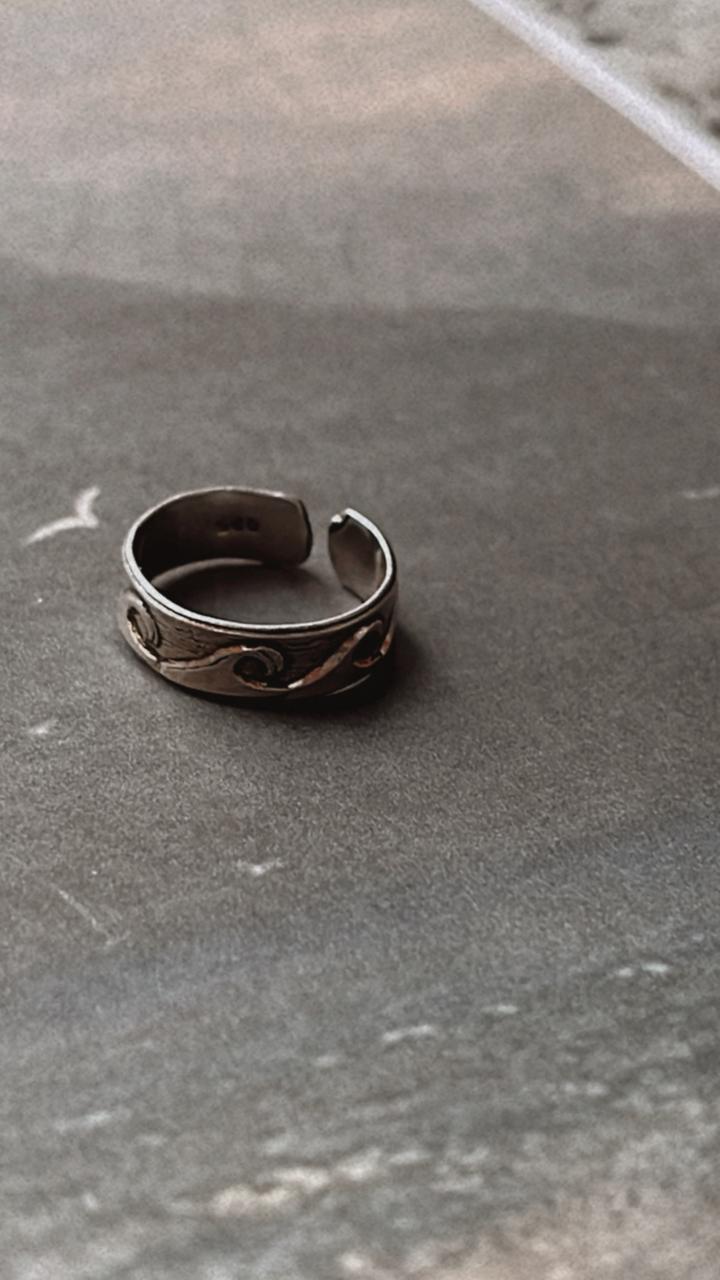 Sterling silver wave ring for mid or little finger