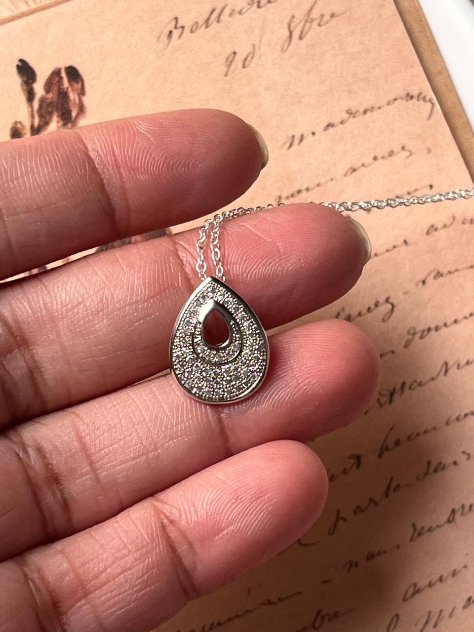 Timeless silver necklace featuring a delicate drop pendant
